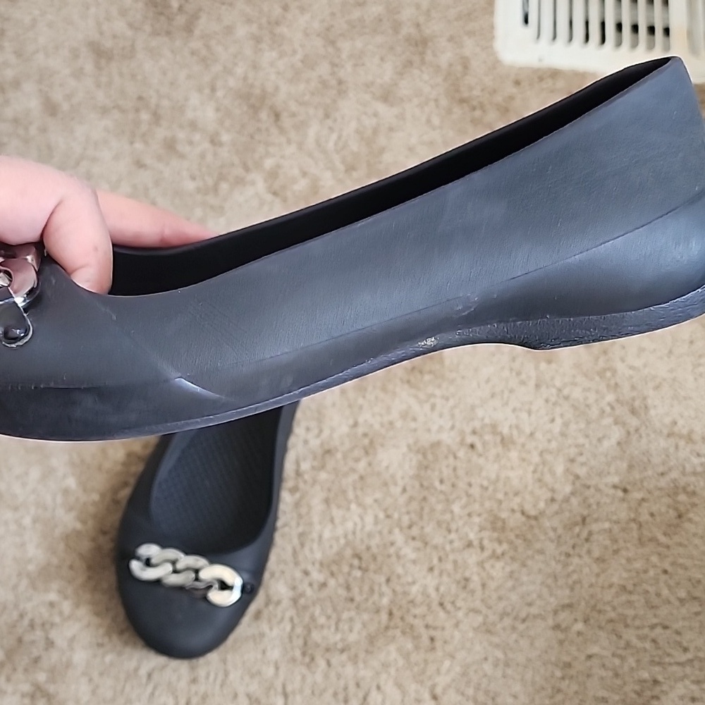 Crocs Black Comfort Flats Women’s Size 8 Silver Chain - Picture 8 of 10